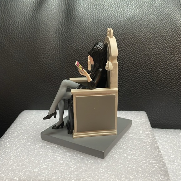Department 56 “Elvira Is A Hit!” Figurine - Picture 5 of 13